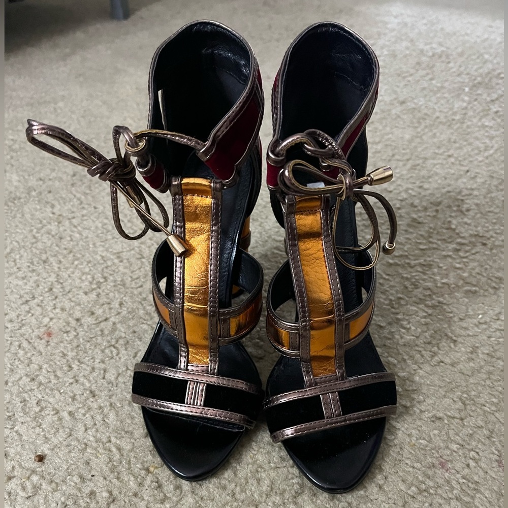 Cape Robbin
New Women Cape Robbin Maura2 Mixed Media Open Toe Size 6